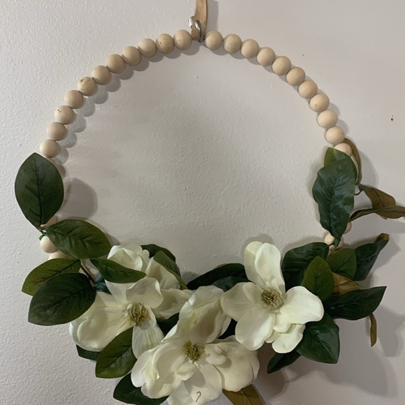 Large Bead Magnolia Wreath Approximately 22 inches Really Pretty Used - Picture 3 of 4